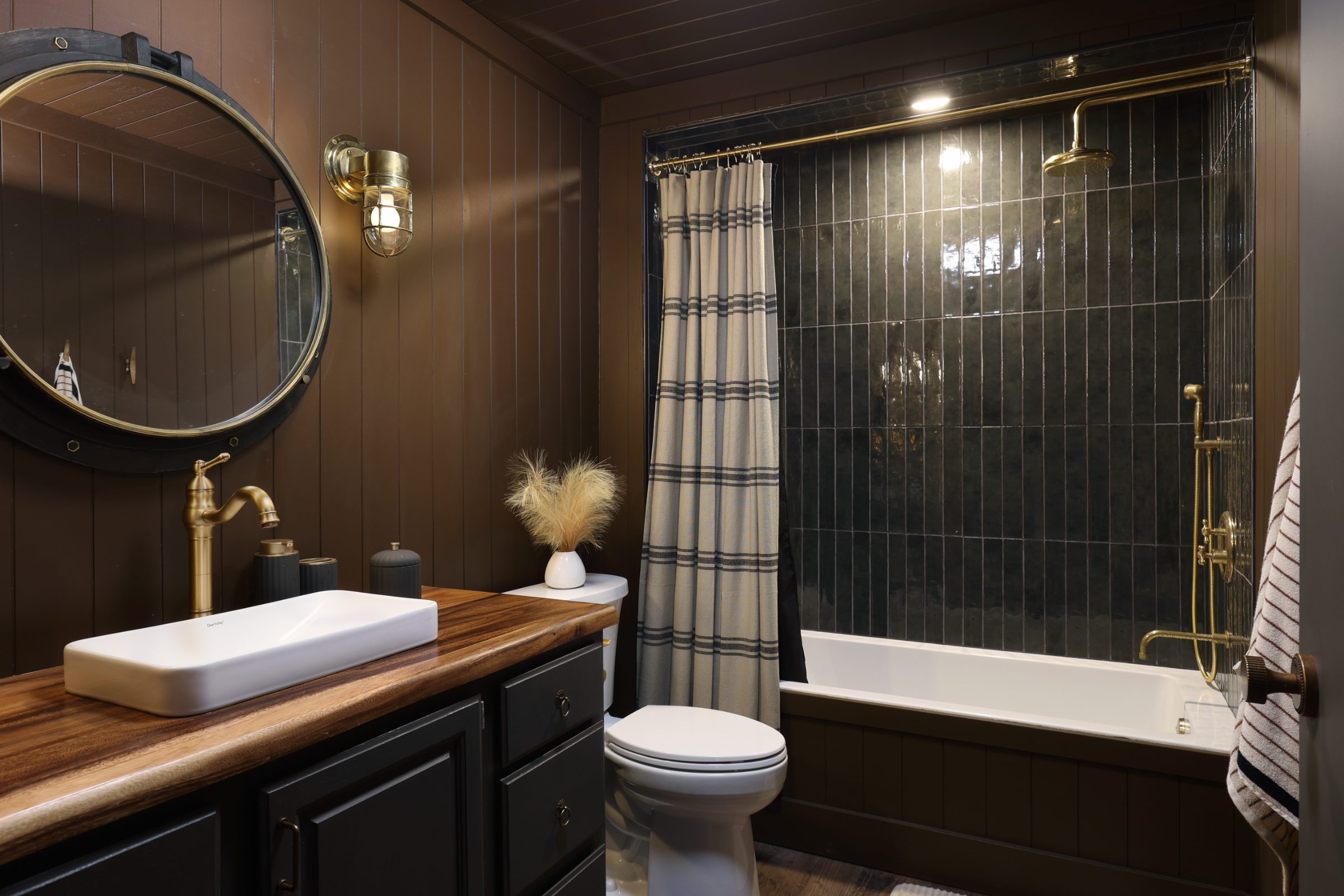 Black Pearl B&B: 17 prk 1230copy